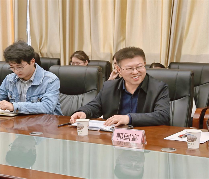 开题启新，笃行致远——我校举行荆门市教育科学“十四五”规划2024年度课题开题报告会暨科研课题培训会